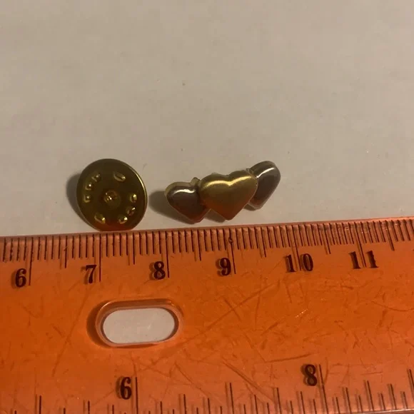 3/$5 Mix Metal Heart Pin - Picture 5 of 6